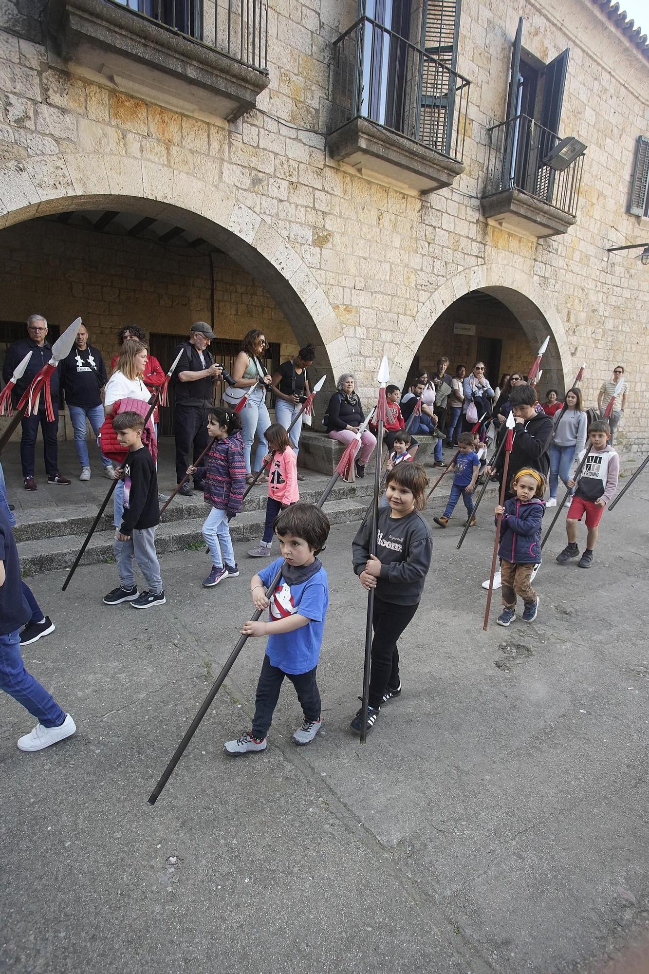 Els infants de Girona es converteixen en autèntics manaies per un dia