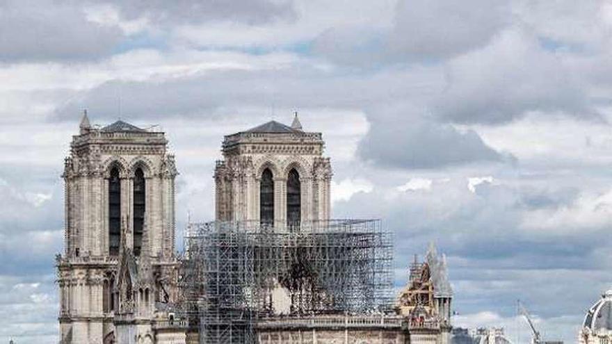 Los trabajos de consolidación de Notre Dame tras el incendio, ayer.