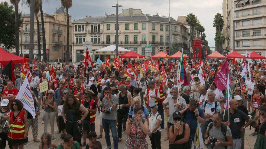 Milers de persones protesten a Perpinyà en contra l&#039;extrema dreta de Le Pen, que celebra el seu congrés a la ciutat