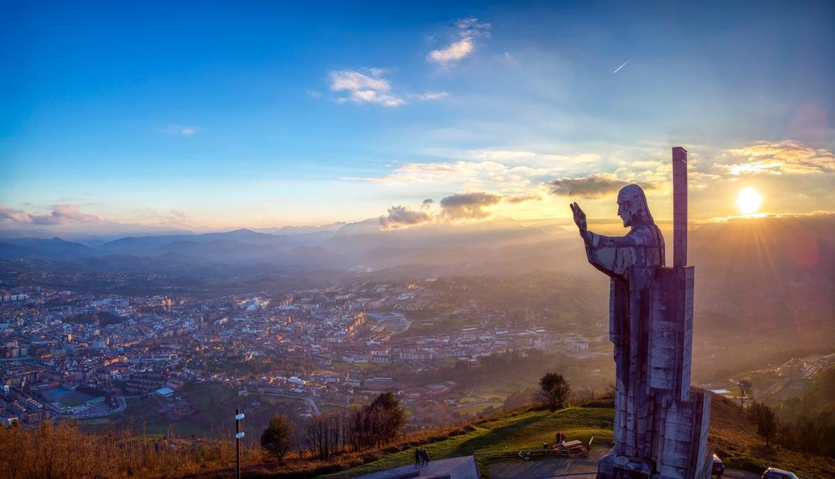 Vista y Cristo desde Monte Naranco