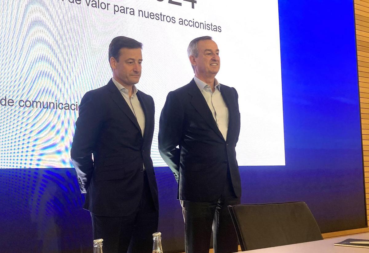 Leopoldo Alvear y César González-Bueno, este martes, en la presentación de resultados.