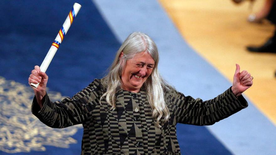 Obligan a la &quot;premio Princesa&quot; Mary Beard a desnudarse y quedarse en ropa interior delante de otros pasajeros en el aeropuerto de Heathrow