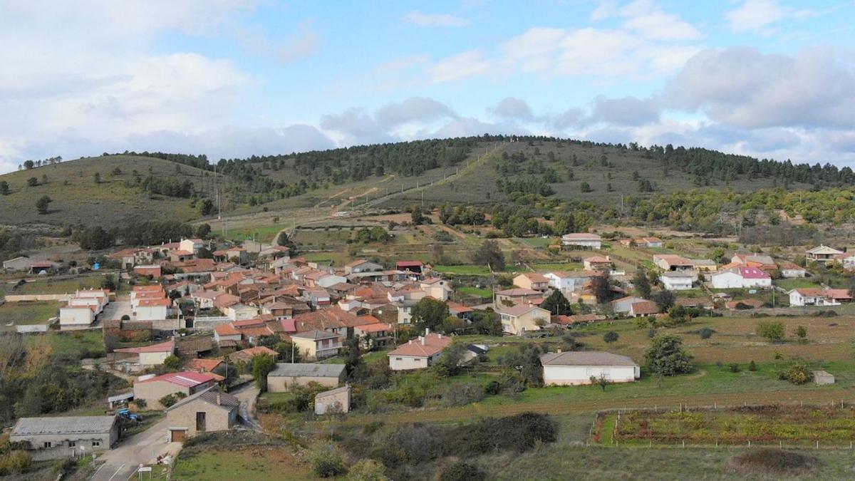 Vista general del pueblo de Villarino tras la Sierra. | Ch. S.