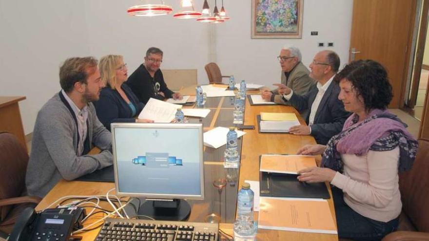 Participantes en la ponencia de ayer sobre la Ley del Área Metropolitana de Vigo. // Xoán Álvarez