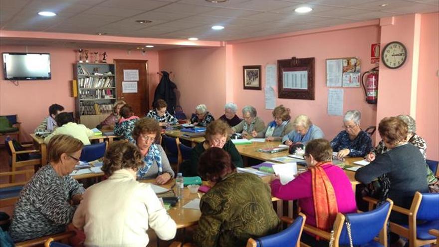 Comienzan las clases del taller de memoria en el hogar del jubilado