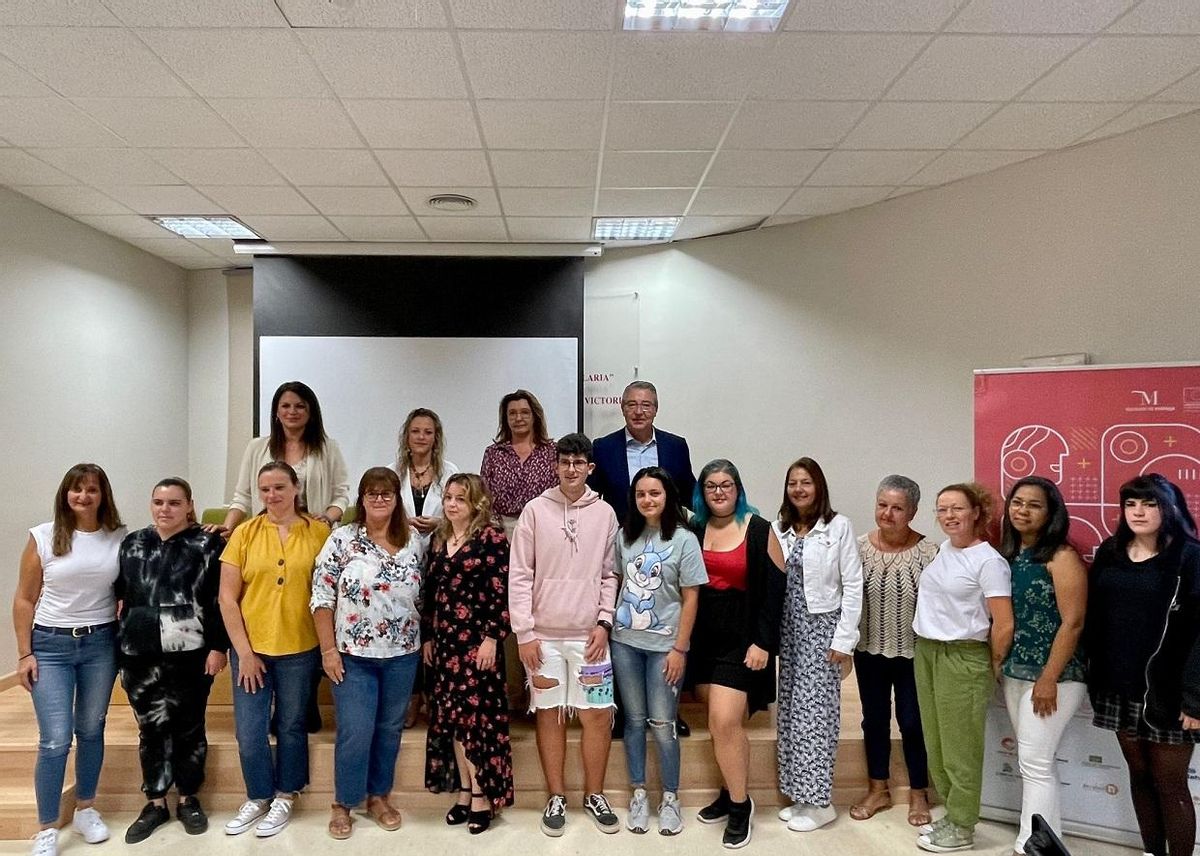 Los alumnos reciben formación como monitores de aula matinal y comedores escolares.