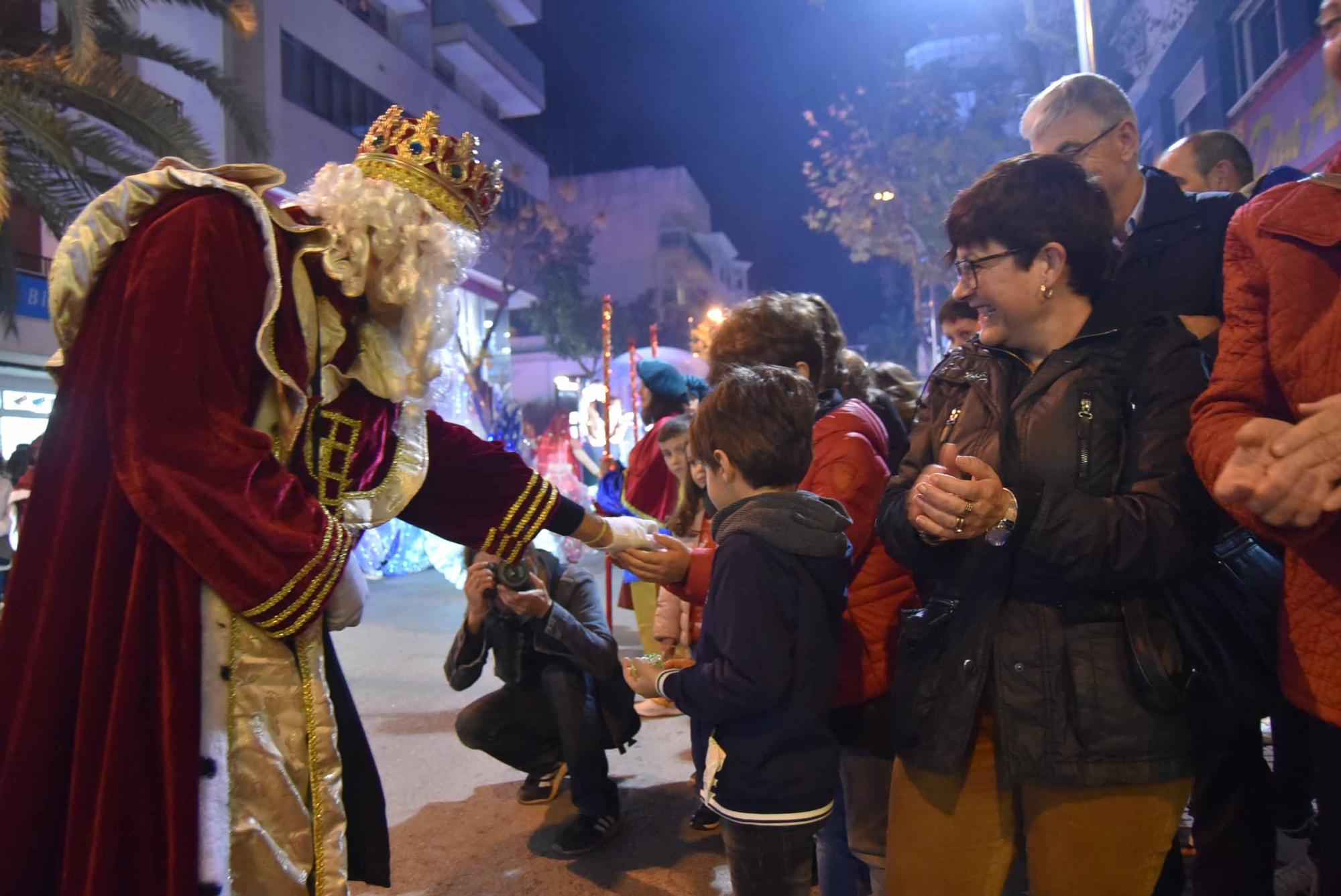 Mira aquí la galería de fotos completa de los Reyes Magos en Santa Eulària