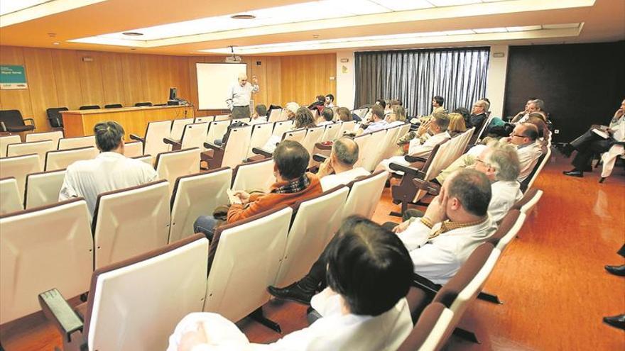 El Salud acelera para hacer frente a la falta de personal sanitario