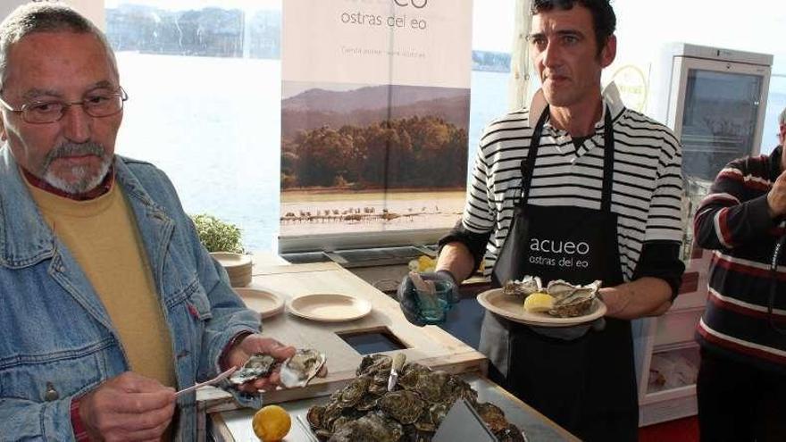 Asistentes al Festival de la Ostra de Castropol.