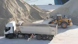 La arcilla ucraniana vuelve a PortCastelló con la descarga hoy miércoles de 52.000 toneladas