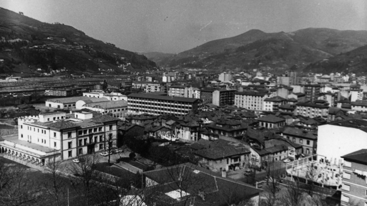 Vista parcial de Mieres en los años 70.