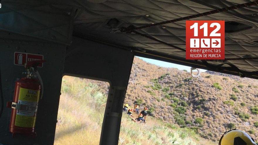 Rescatan en helicóptero a un hombre accidentado en un sendero de Cala Reona