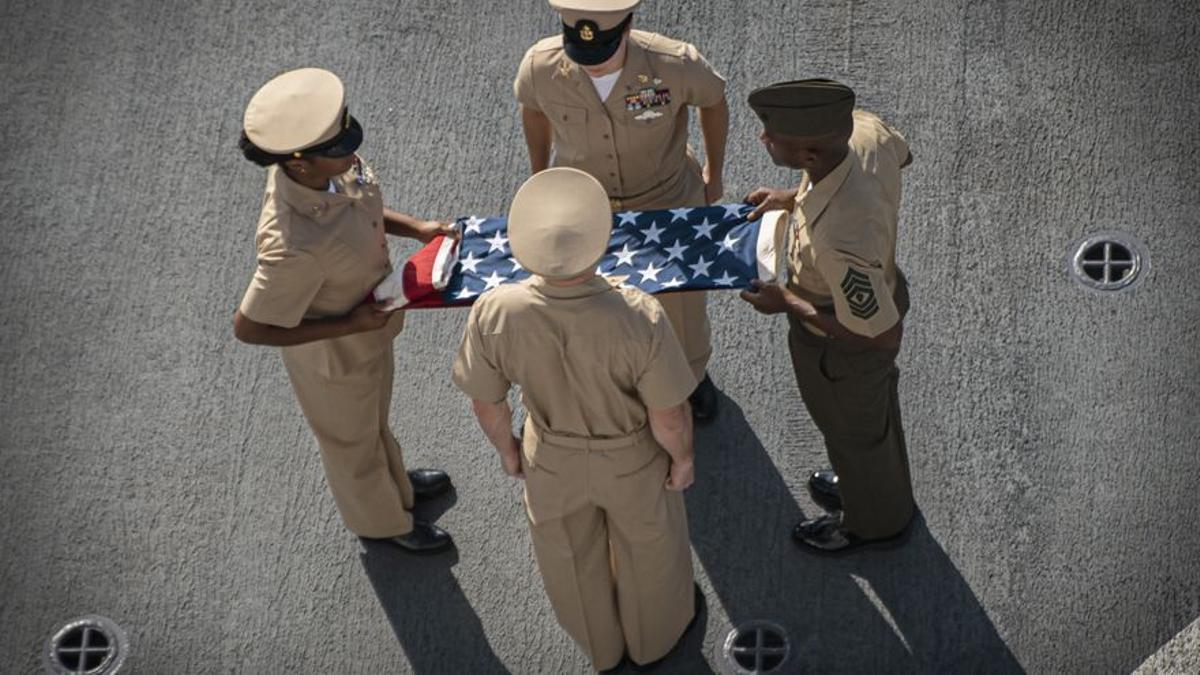 Marines estadounidenses participan en una ceremonia en recuerdo a las víctimas de los atentados del 11 de septiembre en Nueva York