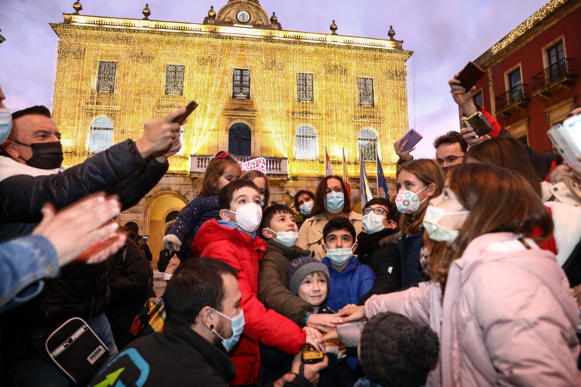 Gijón celebra el encendido del alumbrado navideño