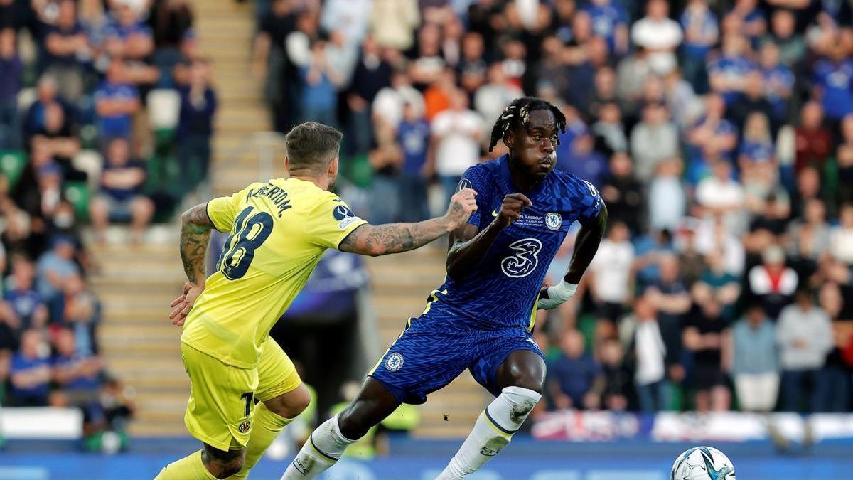 Trevoh Chalobah en acción