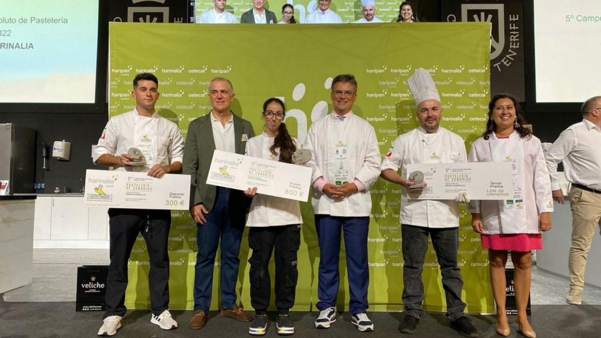 El podio de galardonados del V Campeonato Absoluto de Pastelería.