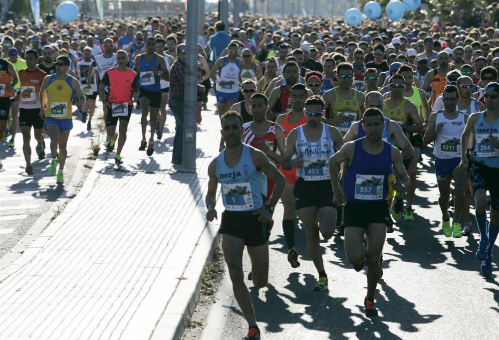 El Mouaziz, del Club Nerja de Atletismo ha vuelto a imponerse en la prueba, que ha alcanzado una participación récord con 7.500 corredores