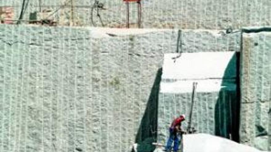 Junta y empresas planean una escuela de piedra ornamental