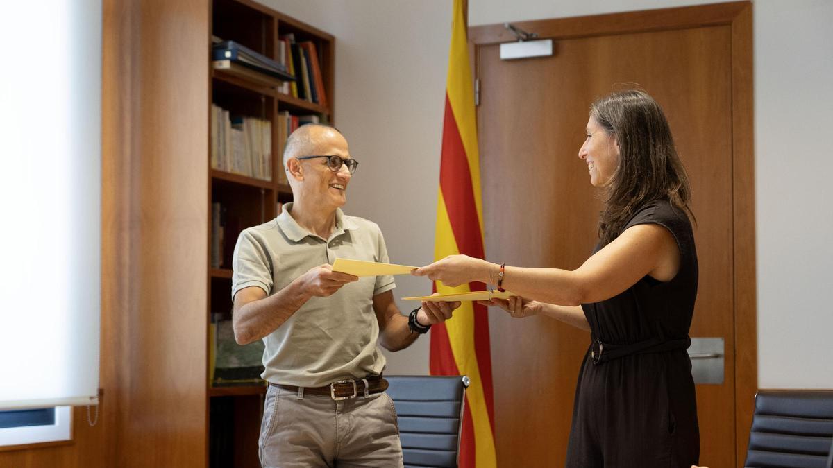 El director del ICGC, Antonio Magariños, y la presidenta del Consell de Govern del Col·legi de Geòlegs i Geòlogues de Catalunya (COLGEOCAT), Vinyet Solà, este miércoles
