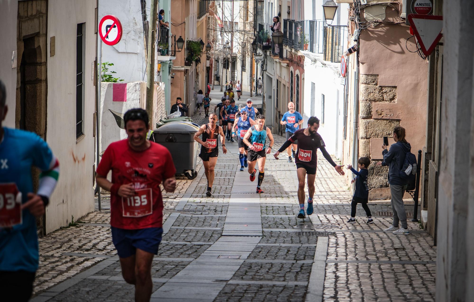 30 Maratón y 8 Medio Maratón Popular Ciudad de Badajoz en imágenes