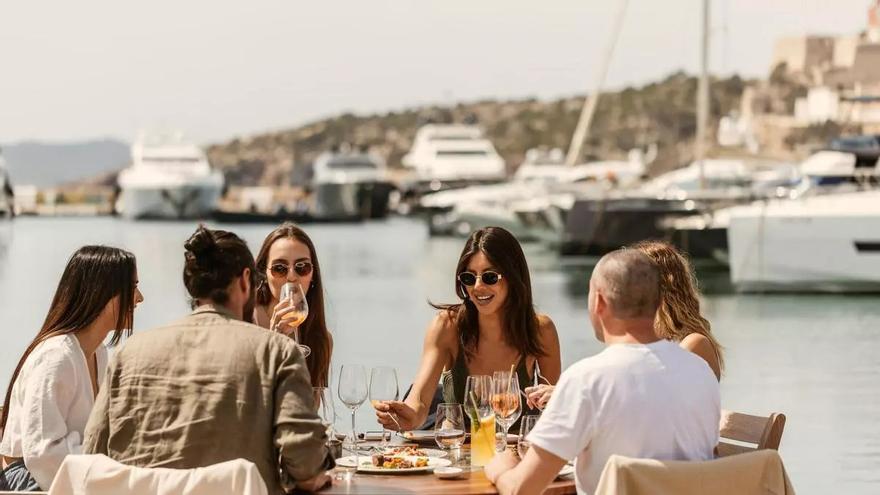 Cena en Lado y fiesta en Lío: el socio de DiCaprio inaugura la temporada de Ibiza