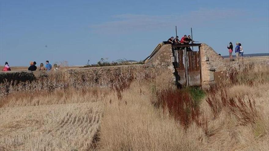 Used baja la compuerta de la laguna de La Zaida