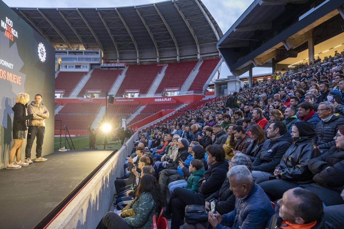Kilian Jornet reúne a más de 2.000 personas en Son Moix