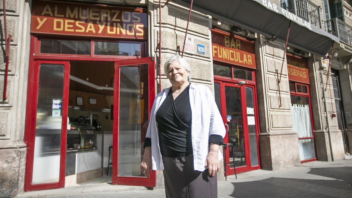 BARCELONA REPORTAJE  PERSONAJE: AGUSTINA  BAR FUNICULAR CARRER CONSELL DE CENT 374 SEÑORA QUE ESTABA CUANDO SALVADOR PUIG ANTICH ESTABA ALLI Y HUBO EL TIROTEO CON LA POLICIA  FOTO MARTI FRADERA