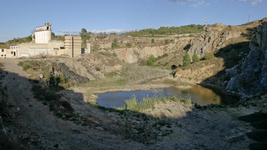 La vieja cantera de la Llosa albergará una planta de residuos de construcción