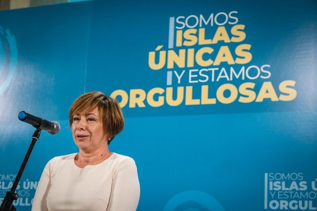 Acto institucional del Día de Canarias en el Teatro Guimerá