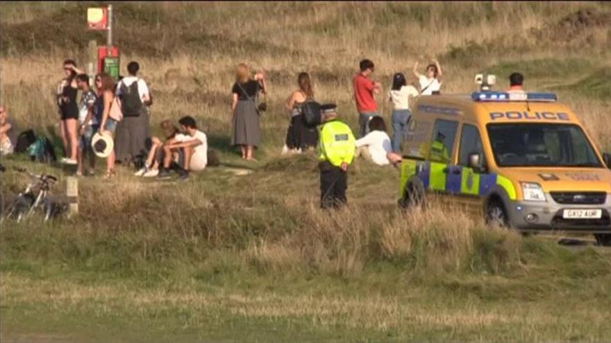 Una fuga de cloro obliga a desalojar una playa en Reino Unido