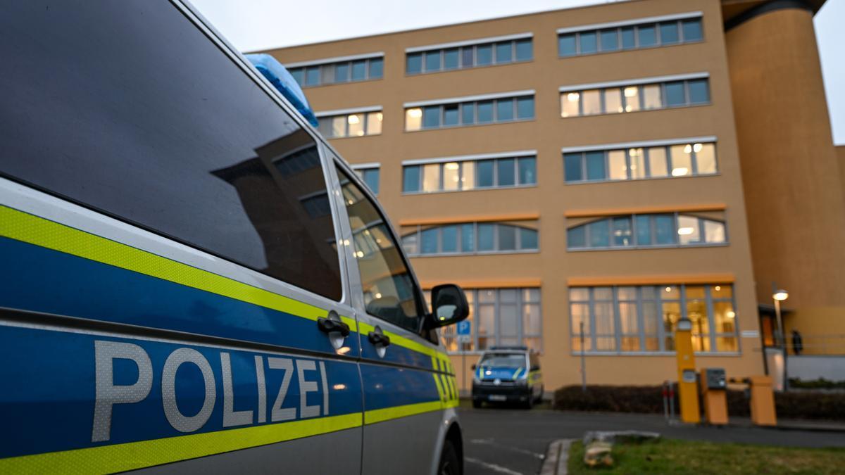 Vehículo policial en Halle.