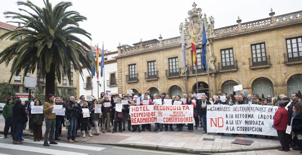 Nueva concentración en Oviedo contra la  empresa que gestiona el Hotel de la Reconquista