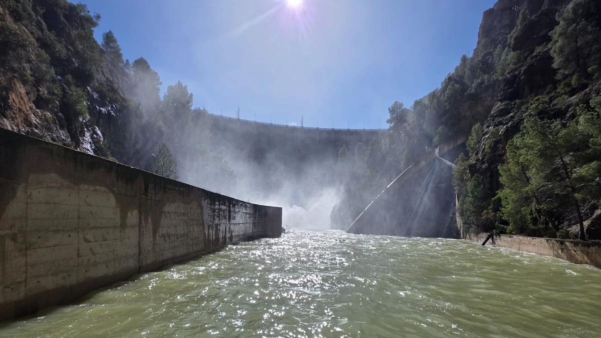 Los embalses del Segura almacenan el triple de agua que hace un año