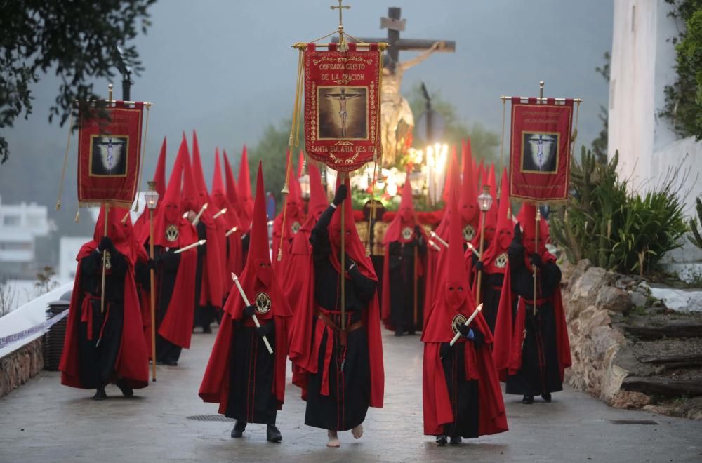 Con más incertidumbre de la esperada en un primer momento, a las 20.10 horas se daba inicio a la procesión