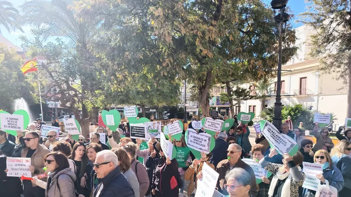 La Plataforma Sanidad Pública denuncia el "colapso asistencial" en el departamento de salud de Torrevieja con una pitada