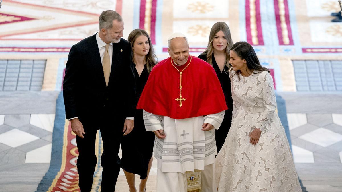 LETIZIA BLANCO PAPA | ¿Por qué la reina Letizia viste de blanco ante el papa León XIV?