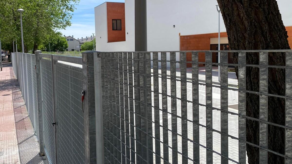 40.000 euros de inversión para vallar el centro del Ensanche ‘Ana María Matute’