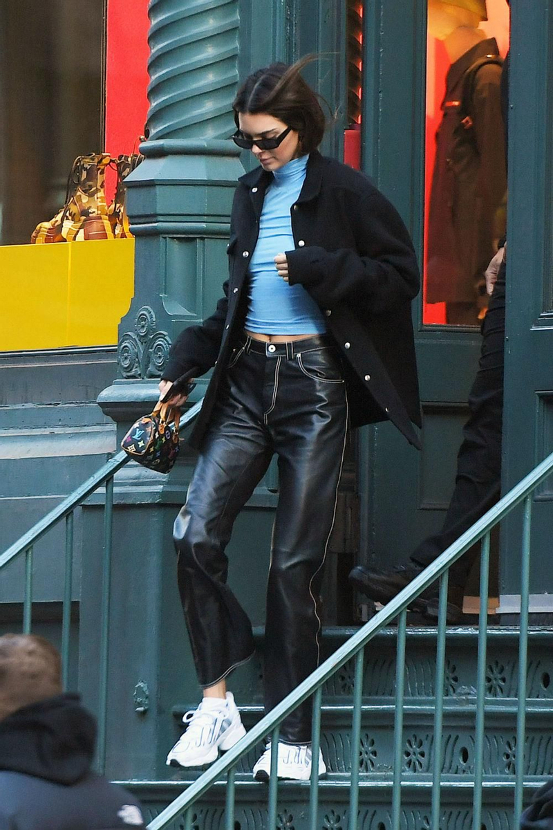 Kendall Jenner con pantalones de cuero