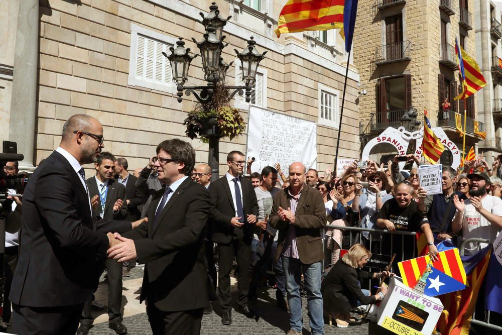 Puigdemont se reúne con los 700 alcaldes investigados