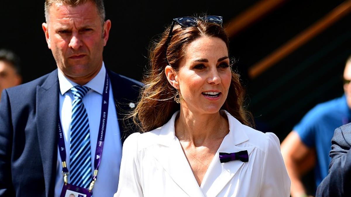 Kate Middleton, con el vestido blanco de Suzannah con manga abullonada