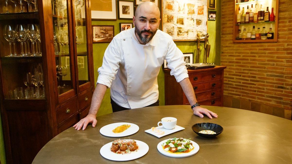 18 12 2020 - Artur Martinez al buen Gusto de Terrassa prepara 5 receptes nadalenques - Foto Anna Mas