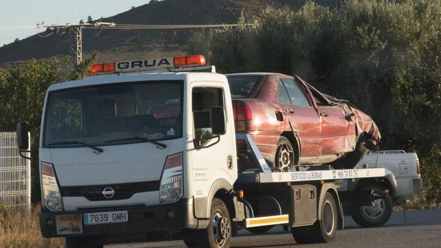 Sin heridos tras salirse un coche de la calzada