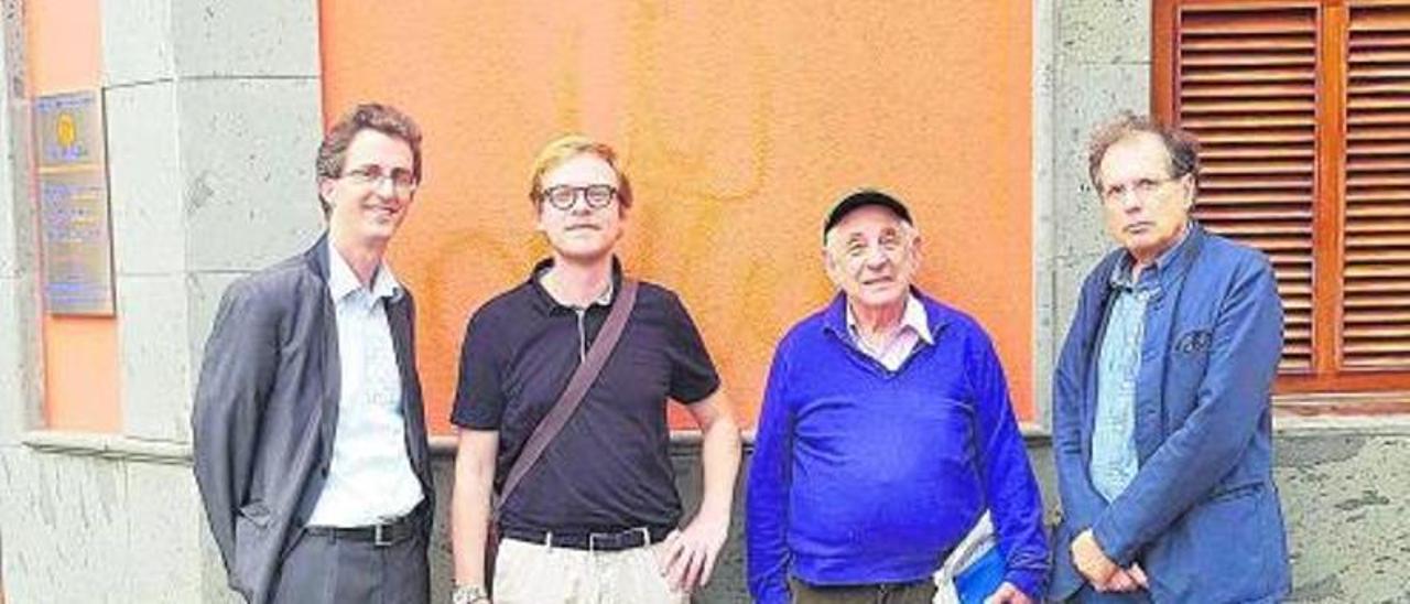 Arnulf Heidegger (nieto y albacea de Martín Heidegger), Markus Gabriel, John Searle y Maurizio Ferraris, de izquierda a derecha en Las Palmas de Gran Canaria.  | | LA PROVINCIA/DLP