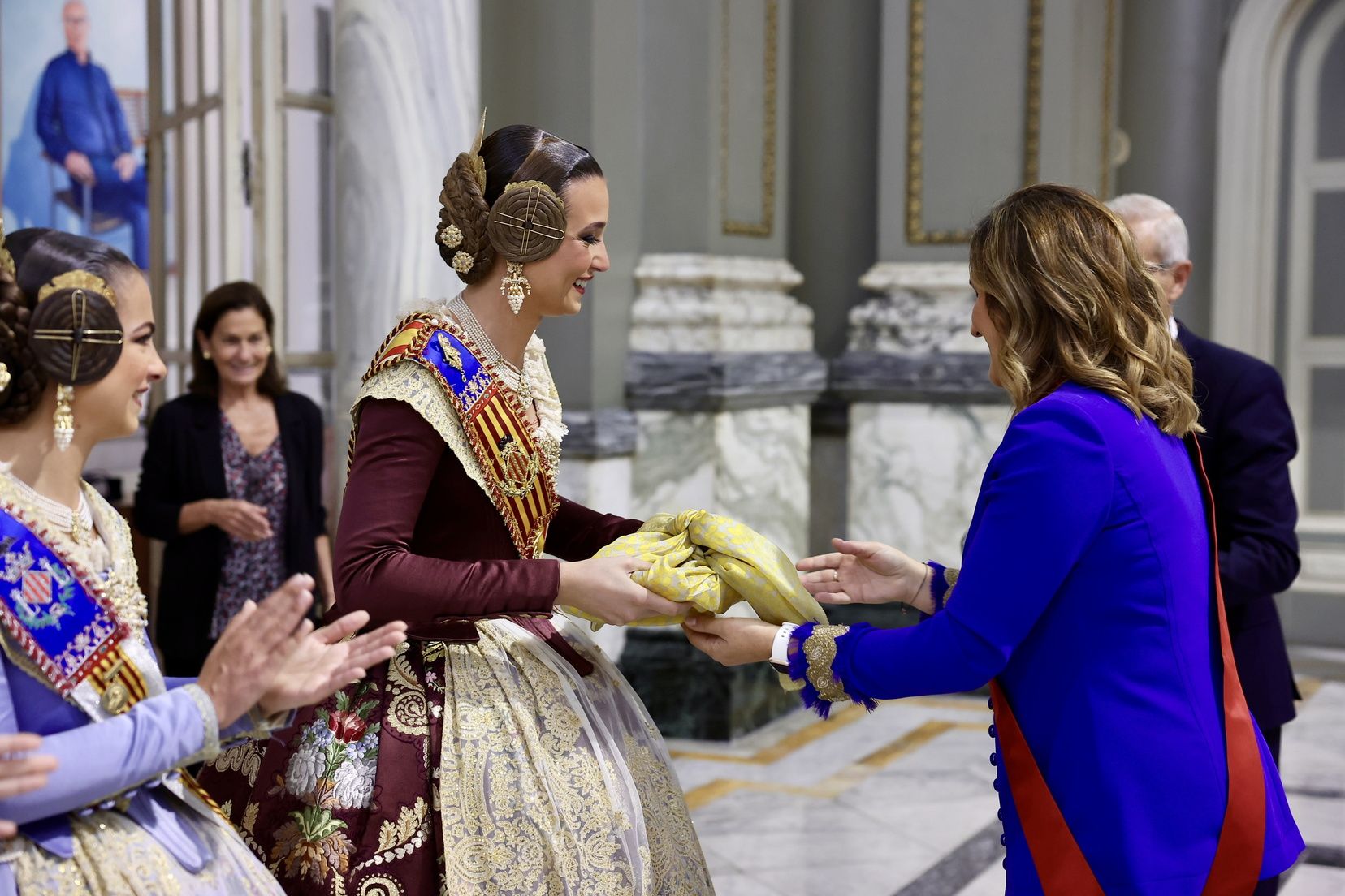 Balcón y "mocaorà" en la despedida de Berta Peiró y la corte 2025