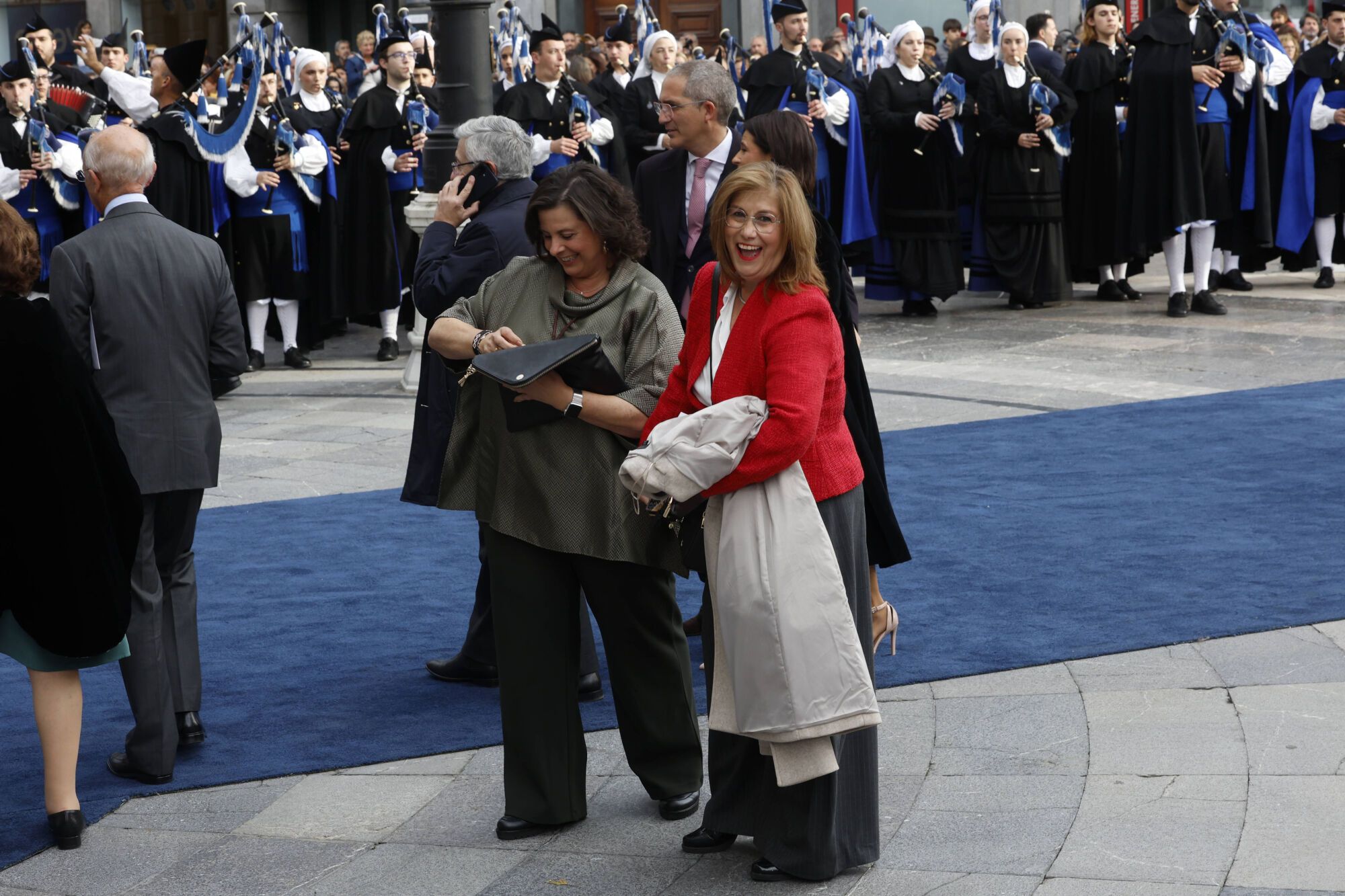 Así fue la llegada de los invitados a los premios "Princesa de Asturias" y su paso por la alfombra azul