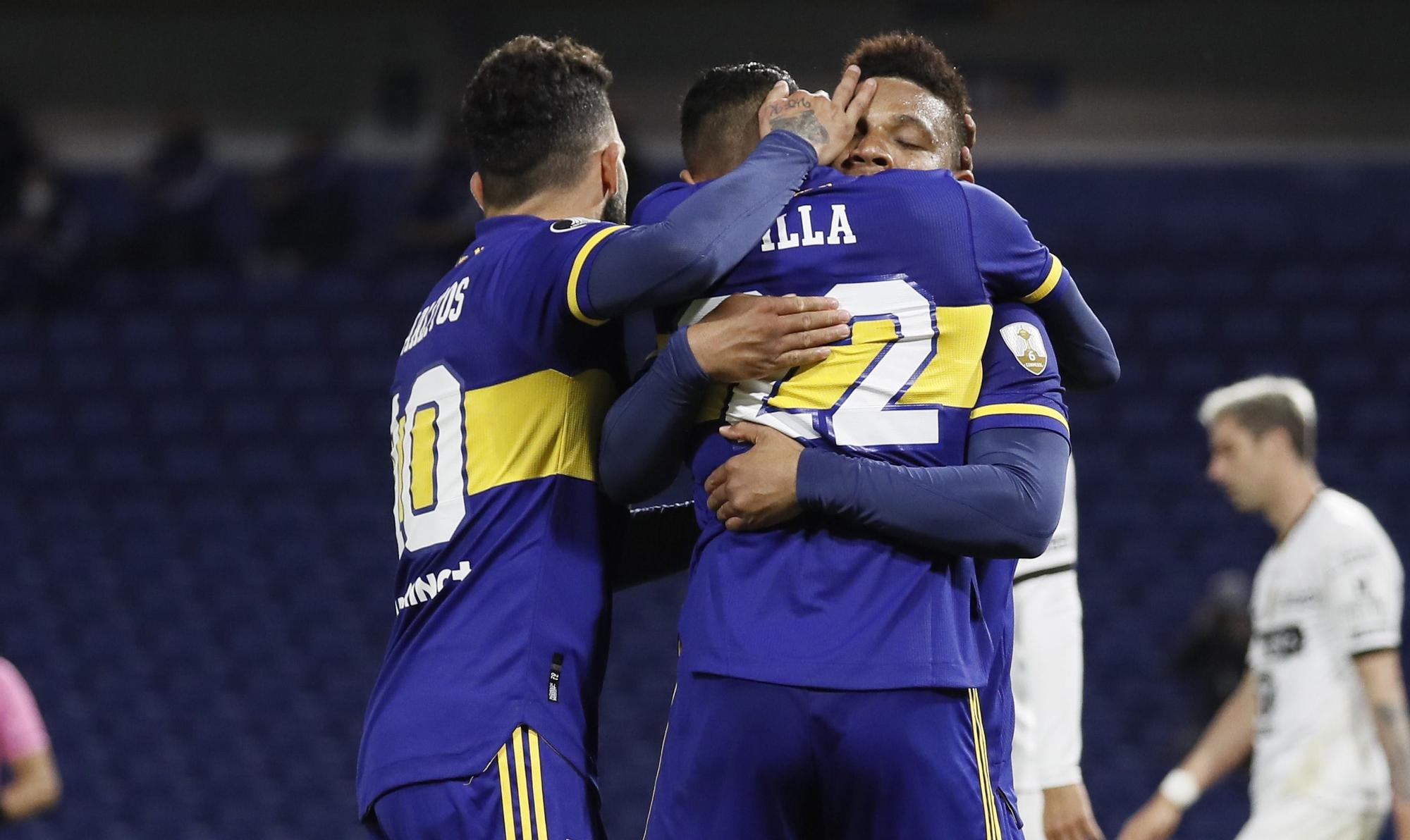 Los jugadores de Boca celebran el pase.