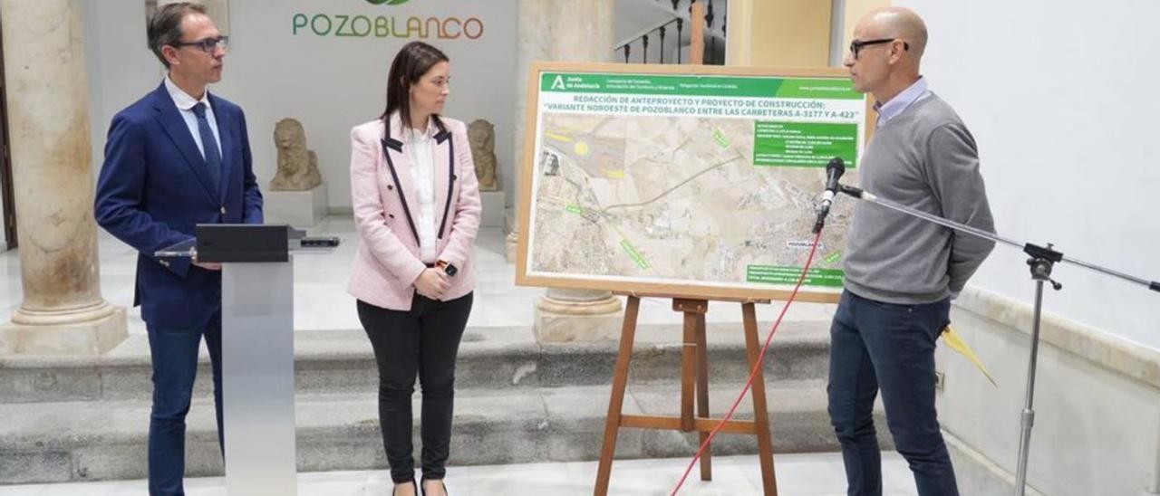 Santiago Cabello, Cristina Casanueva y Esteban Ayúcar,, en la presentación del proyecto de la ronda Norte.