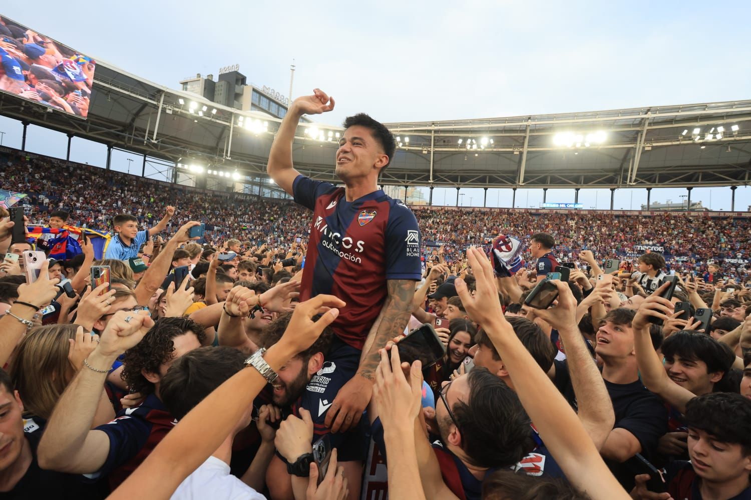 Fiesta en el Ciutat de Valencia: El Levante UD, campeón de Segunda División