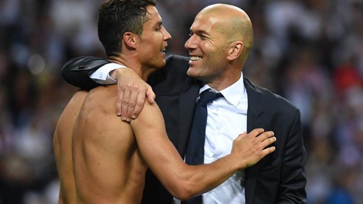 Zinedine Zidane se abrazó a Cristiano Ronaldo para festejar la undécima